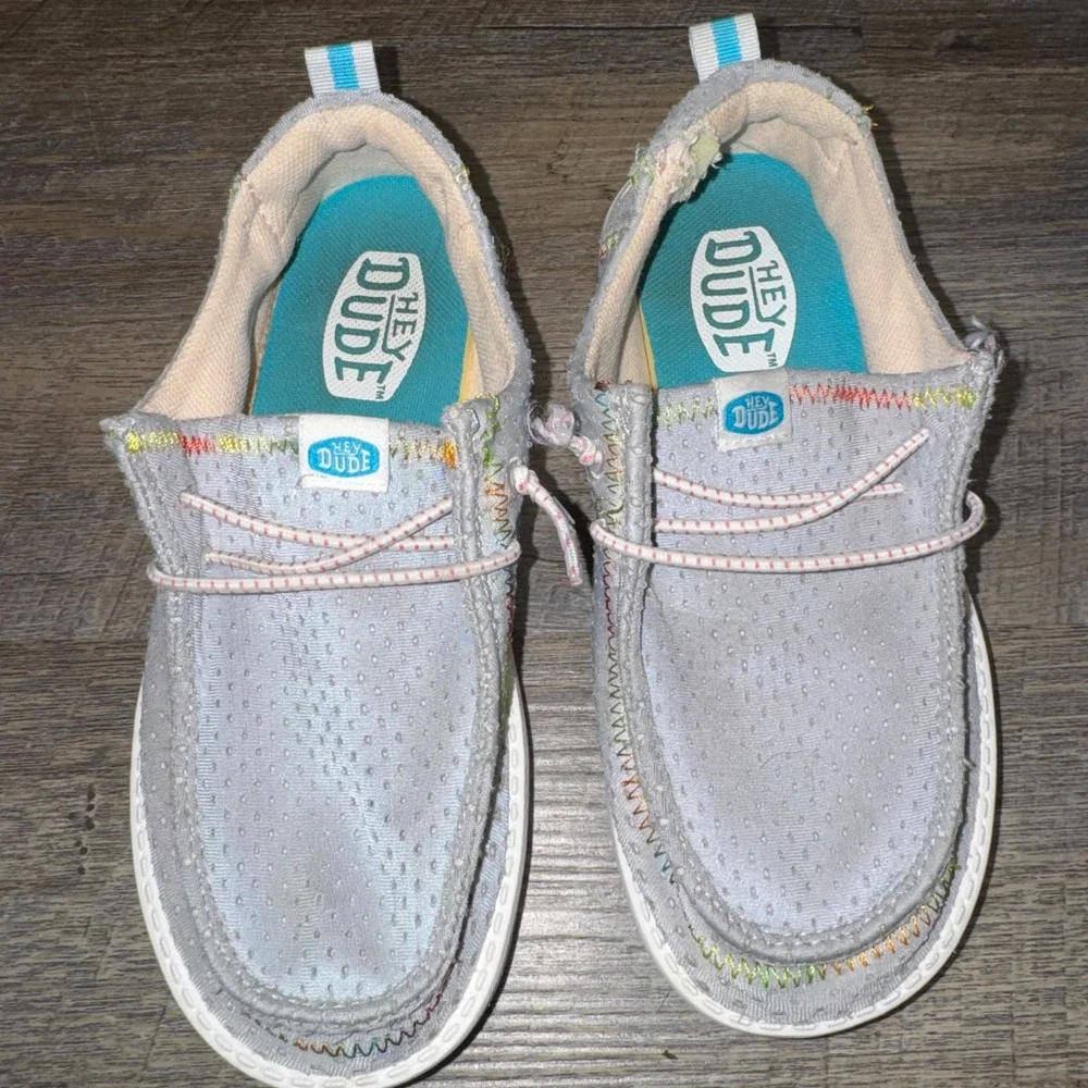 HEYDUDE Wendy Perf Neoprene Kids Youth 13 Gray Off White Rainbow Stitch Loafers